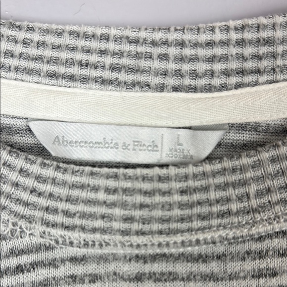 Abercrombie & Fitch Gray Crew Neck Long Sleeve Sweater Ribbed Trim Size Large - Picture 3 of 9